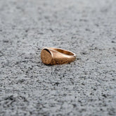 ROUND SIGNET RING