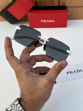 PrADa_1116_white_black