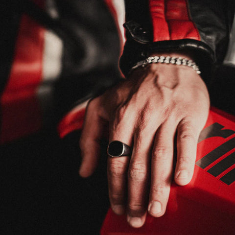 ROUND ONYX RING