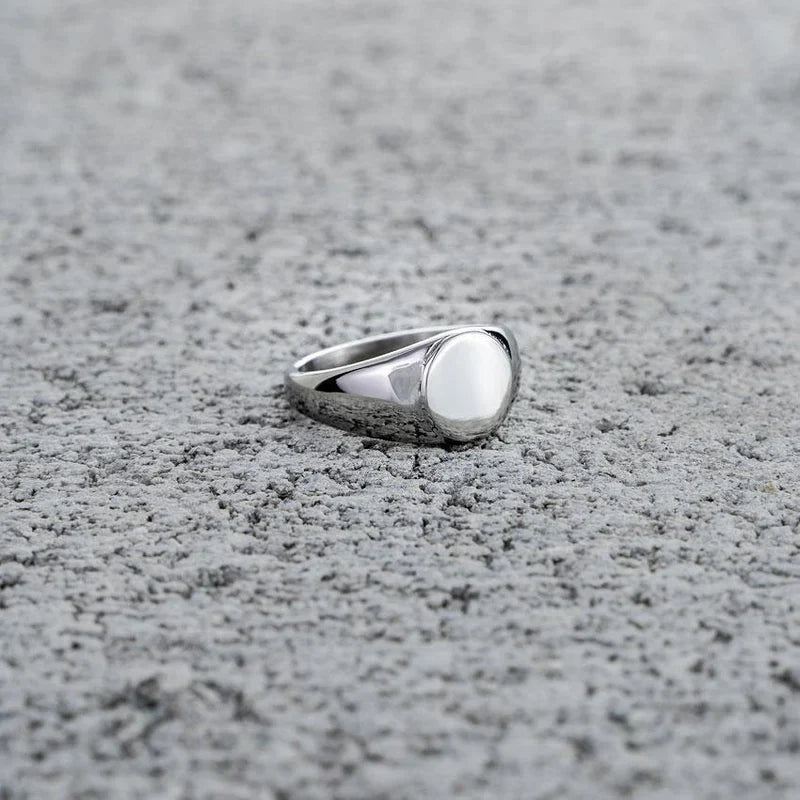 ROUND SIGNET RING